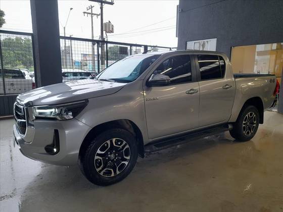 TOYOTA HILUX 2.8 D-4D TURBO DIESEL CD SRV 4X4 AUTOMÁTICO
